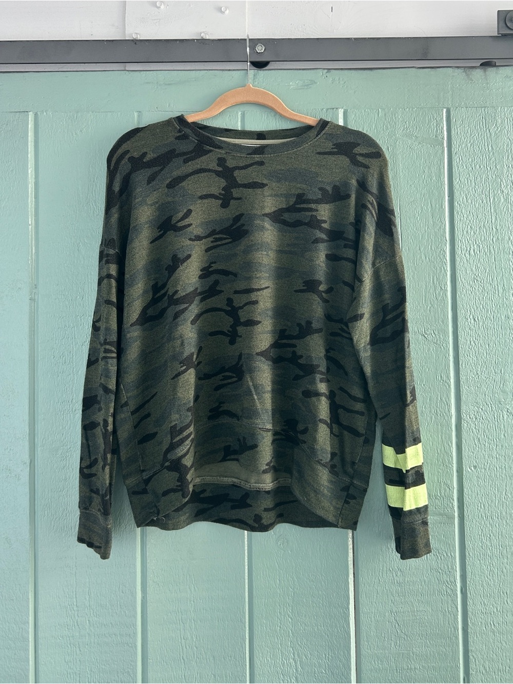 Made in USA Sundry Comfy Camo Sweatshirt Small 1 Womens Anthropologie